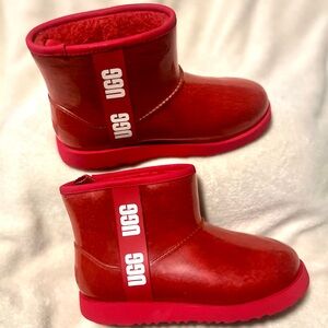 UGG Kids Classic Clear Mini II SZ 4